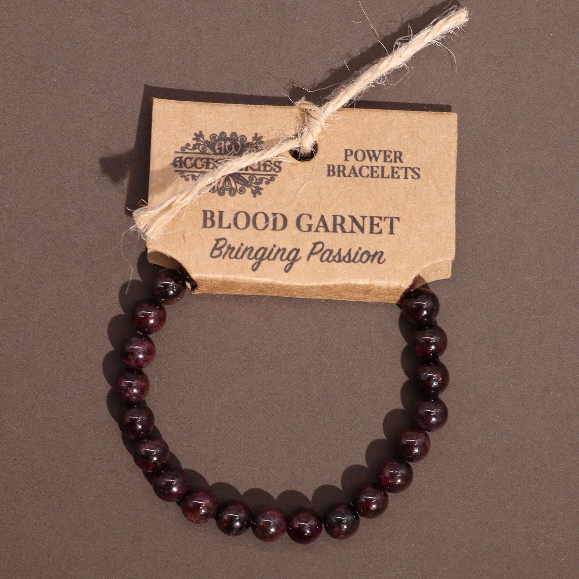 Power-armband – Blodgranat armband med pärlor av mörkröd granat på elastiskt snöre med etiketten Power Bracelets