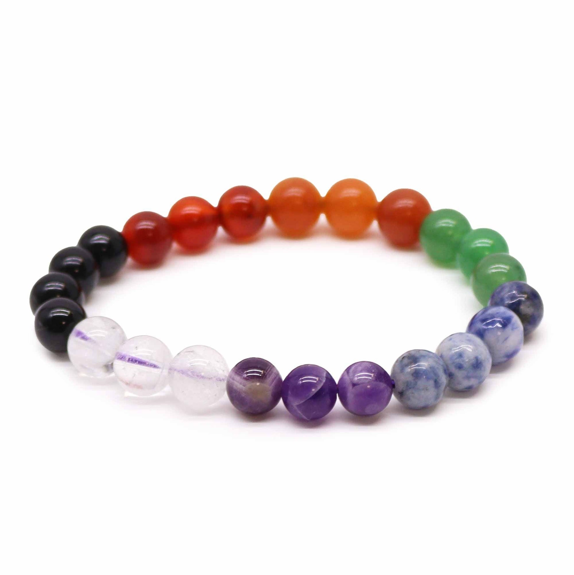 Power Bracelet – Chakra Stones pulsera elástica de cuentas con siete piedras naturales multicolor en círculo sobre fondo blanco