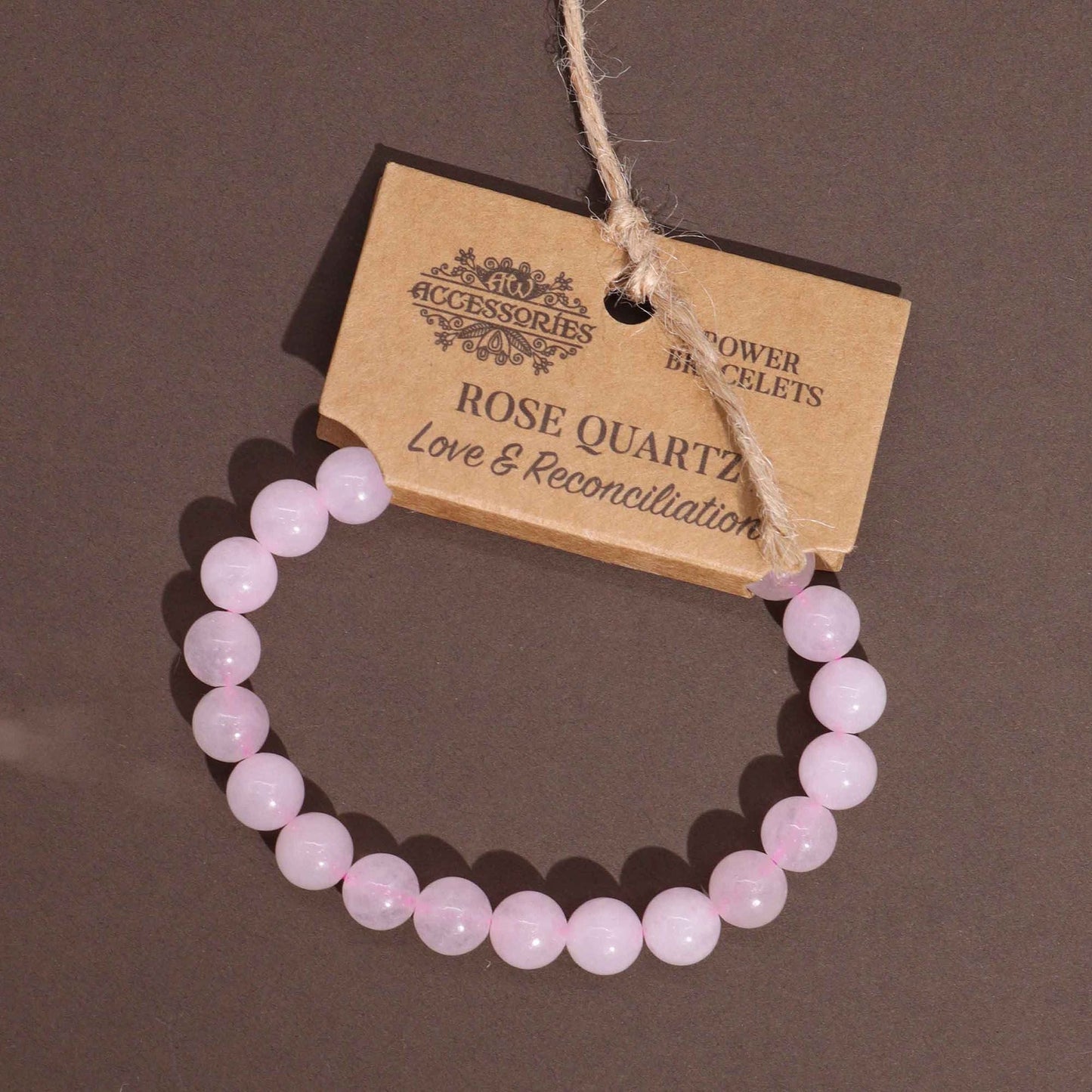 Alt Tag: Power Bracelet - Armband med pärlor av ljusrosa rosenkvarts med rosenkvartsgemstenar på displaykort