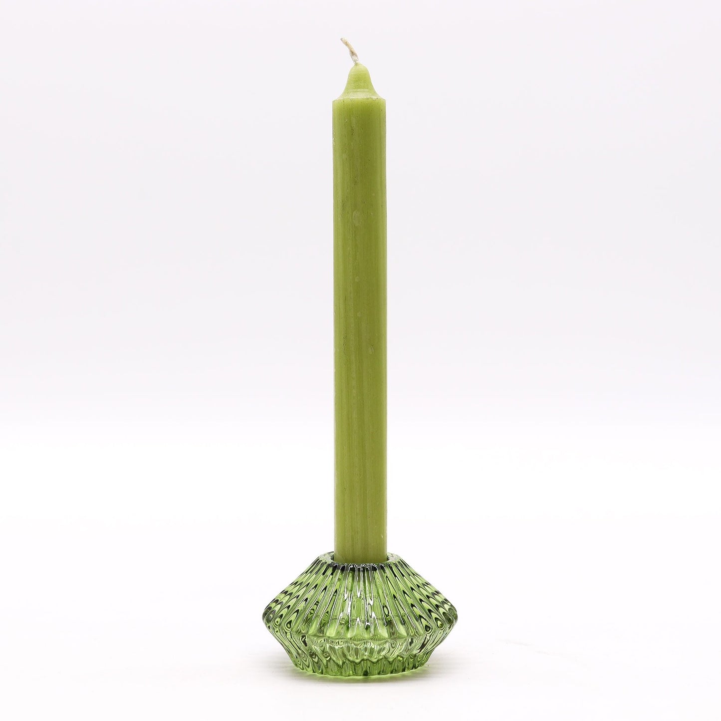 Portavelas de vidrio prensado – portavelas de vidrio prensado verde jade de 7x4 CM con vela cónica verde, base acanalada, vista frontal