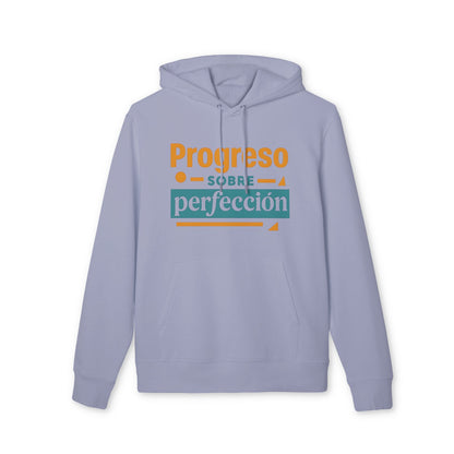 Alt Tag: Progreso Sobre Perfeccion 100% Organic Cotton Hoodie lavanda con capucha y bolsillo canguro, estampado “Progreso sobre perfección”