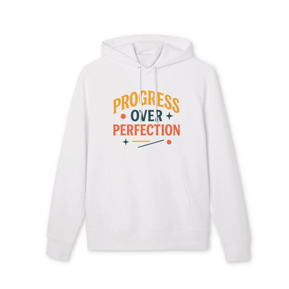 Progress Over Perfection Premium Unisex Hoodie blanca de algodón orgánico con capucha y mensaje "Progress Over Perfection" en naranja