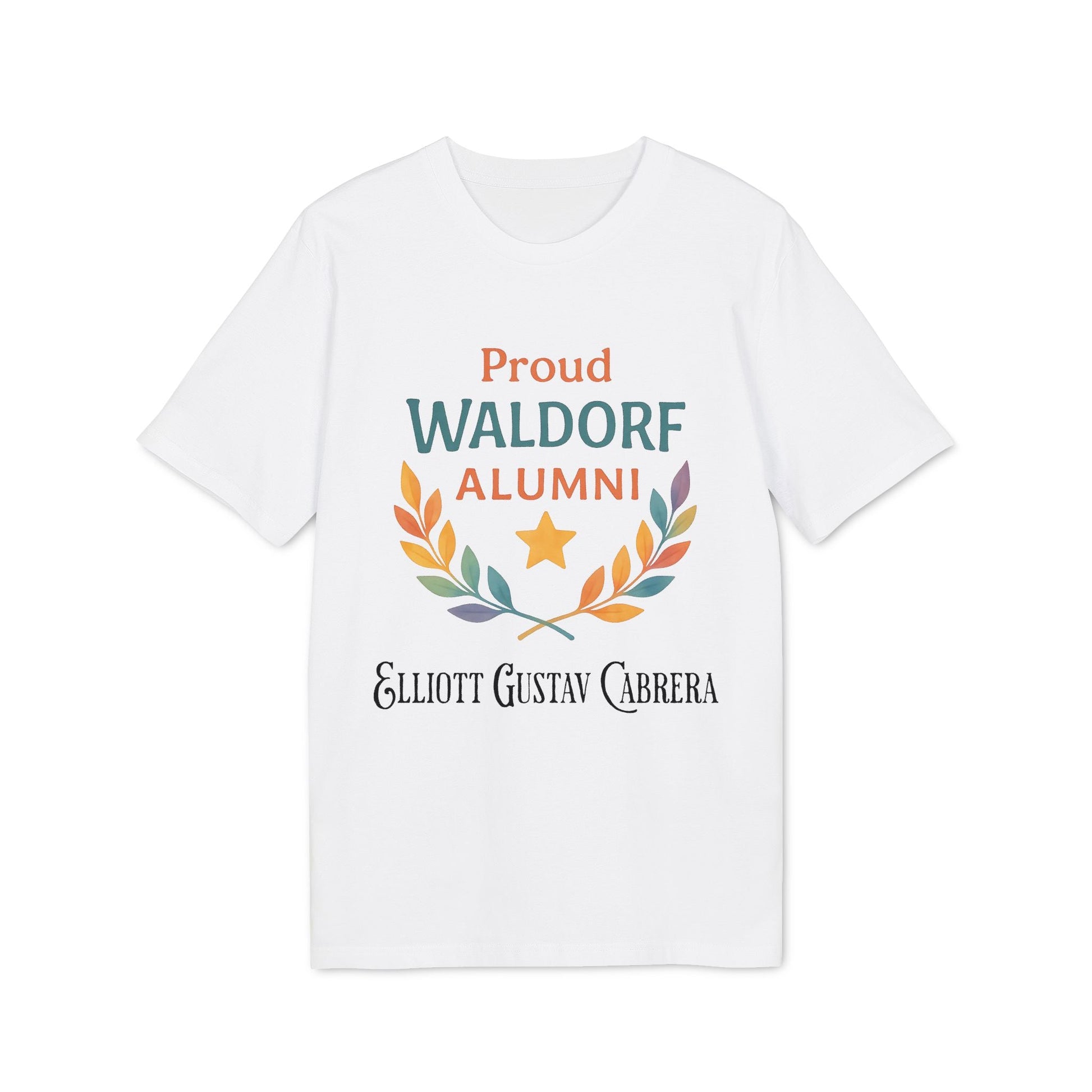 Alt Tag: Proud Waldorf Alumni Light Colors camiseta blanca con tipografía y corona de hojas en tonos claros y nombre personalizado