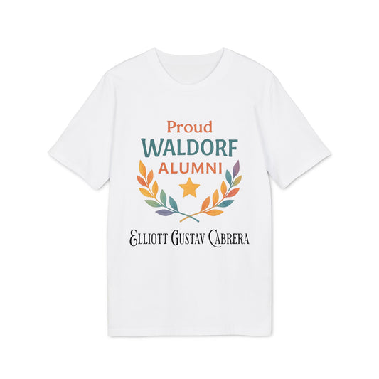 Alt Tag: Proud Waldorf Alumni Light Colors camiseta blanca con tipografía y corona de hojas en tonos claros y nombre personalizado
