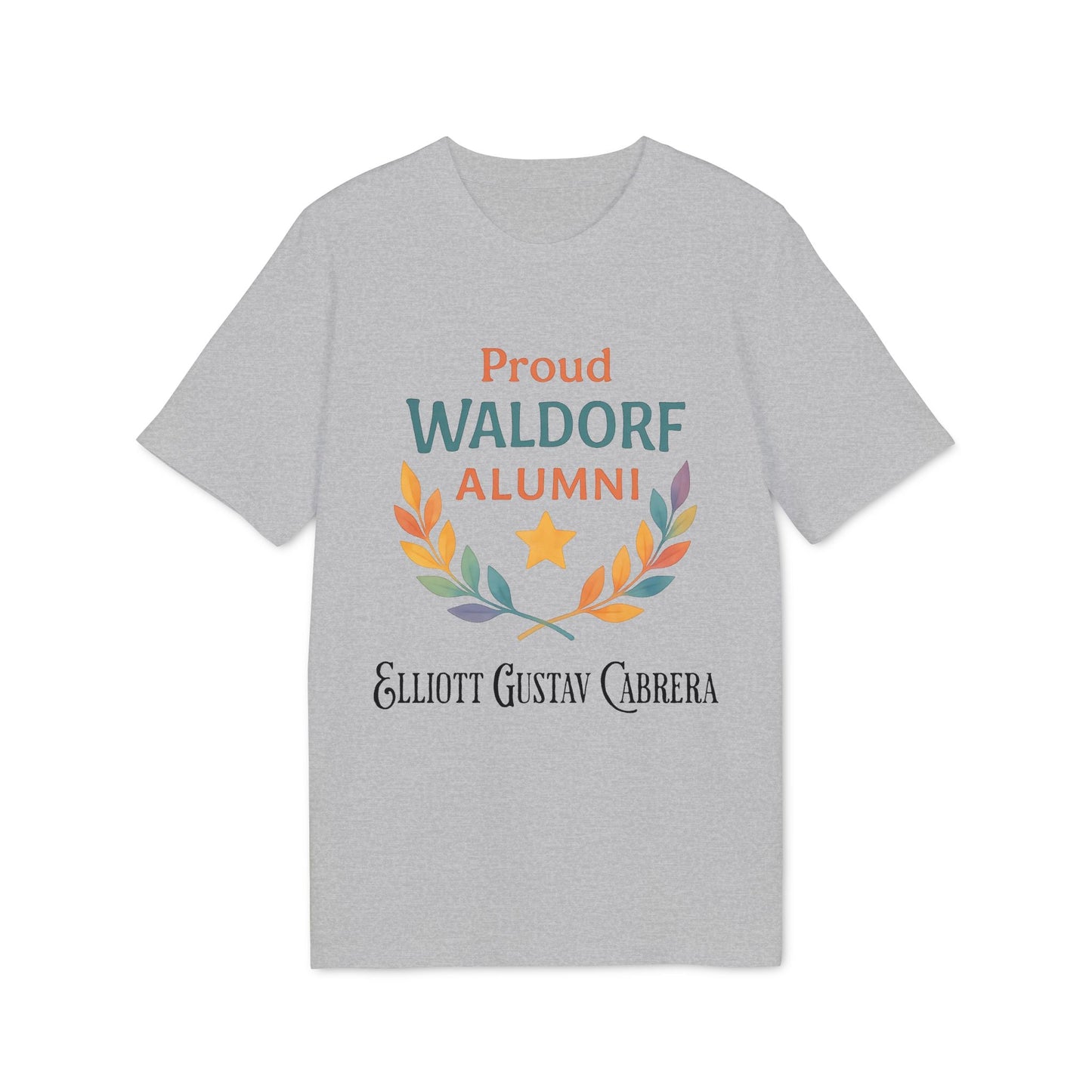 Proud Waldorf Alumni Light Colors camiseta gris claro con diseño "Proud Waldorf Alumni", corona de laurel y nombre Elliott Gustav Carrera