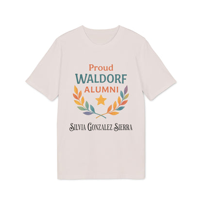 Proud Waldorf Alumni Light Colors camiseta beige con texto Proud Waldorf Alumni, corona de hojas multicolor y nombre Silvia Gonzalez Sierra