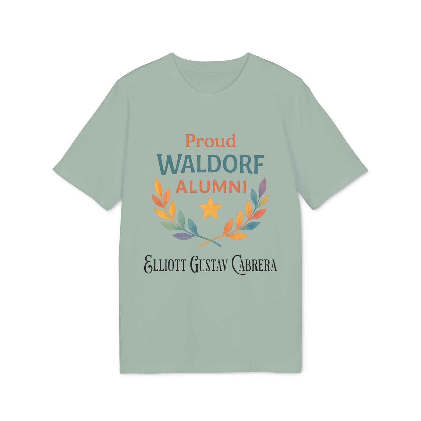Alt Tag: Proud Waldorf Alumni Light Colors camiseta verde salvia con texto "Proud Waldorf Alumni", laureles y estrella en tonos claros