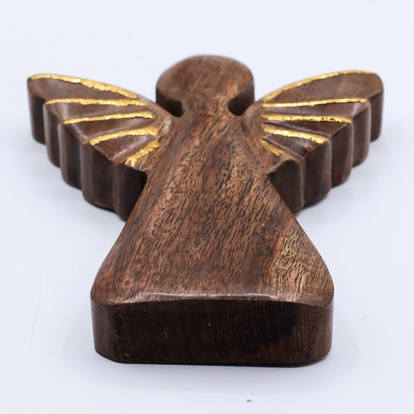 Alt Tag: Ángel radiante de madera de mango – Alas doradas 19CM, figura de ángel artesanal de madera de mango con alas con detalles dorados, primer plano