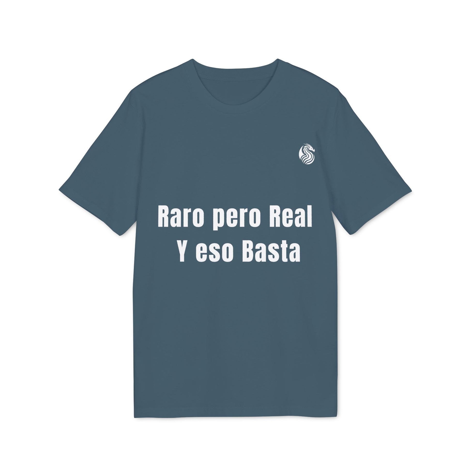 Alt Tag: Raro Pero Real Eso Basta % Drix 100% Organic Cotton T-Shirt in azul grisáceo con frase “Raro pero Real Y eso Basta” estampada al frente