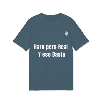 Alt Tag: Raro Pero Real Eso Basta % Drix 100% Organic Cotton T-Shirt in azul grisáceo con frase “Raro pero Real Y eso Basta” estampada al frente