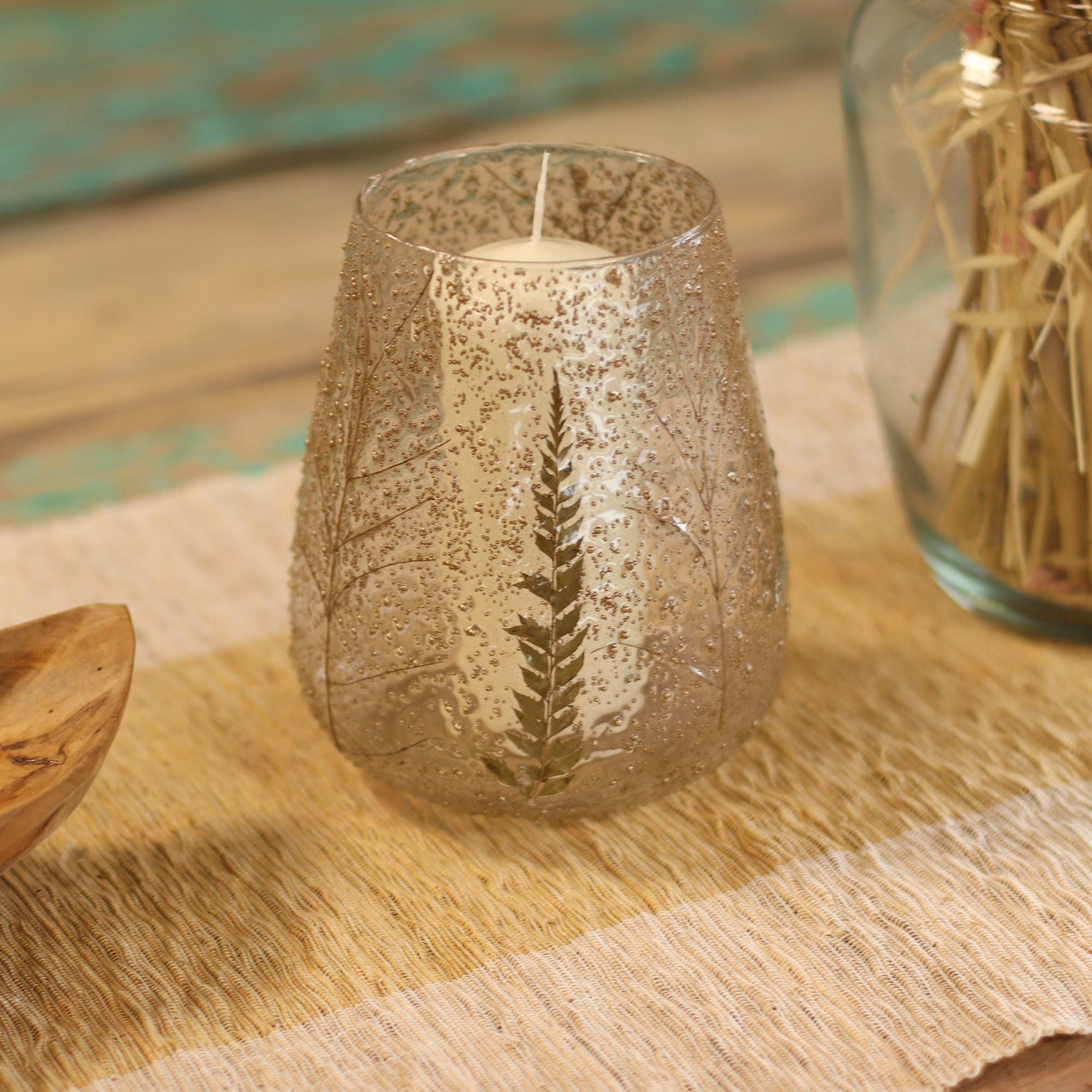 Portavelas de vidrio reciclado – Grande 15x12 CM con textura de hoja de helecho, vela tipo tealight en el interior para decoración rústica de mesa