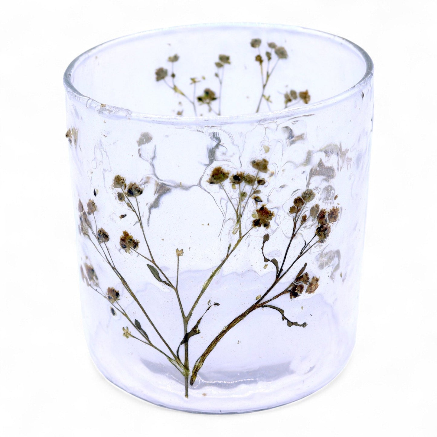 Alt Tag: Portavelas de vidrio reciclado – Margarita 8x8 CM, portavelas de vidrio reciclado hecho a mano con flores secas reales, diseño floral transparente