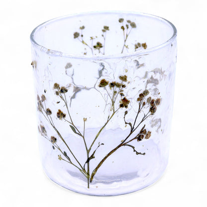 Alt Tag: Portavelas de vidrio reciclado – Margarita 8x8 CM, portavelas de vidrio reciclado hecho a mano con flores secas reales, diseño floral transparente