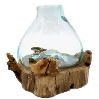 Recycelte Fischschale aus geschmolzenem Glas – 32CM handgefertigte Schale aus recyceltem Glas, geformt über einem Gamal-Holzsockel, auf weißem Hintergrund