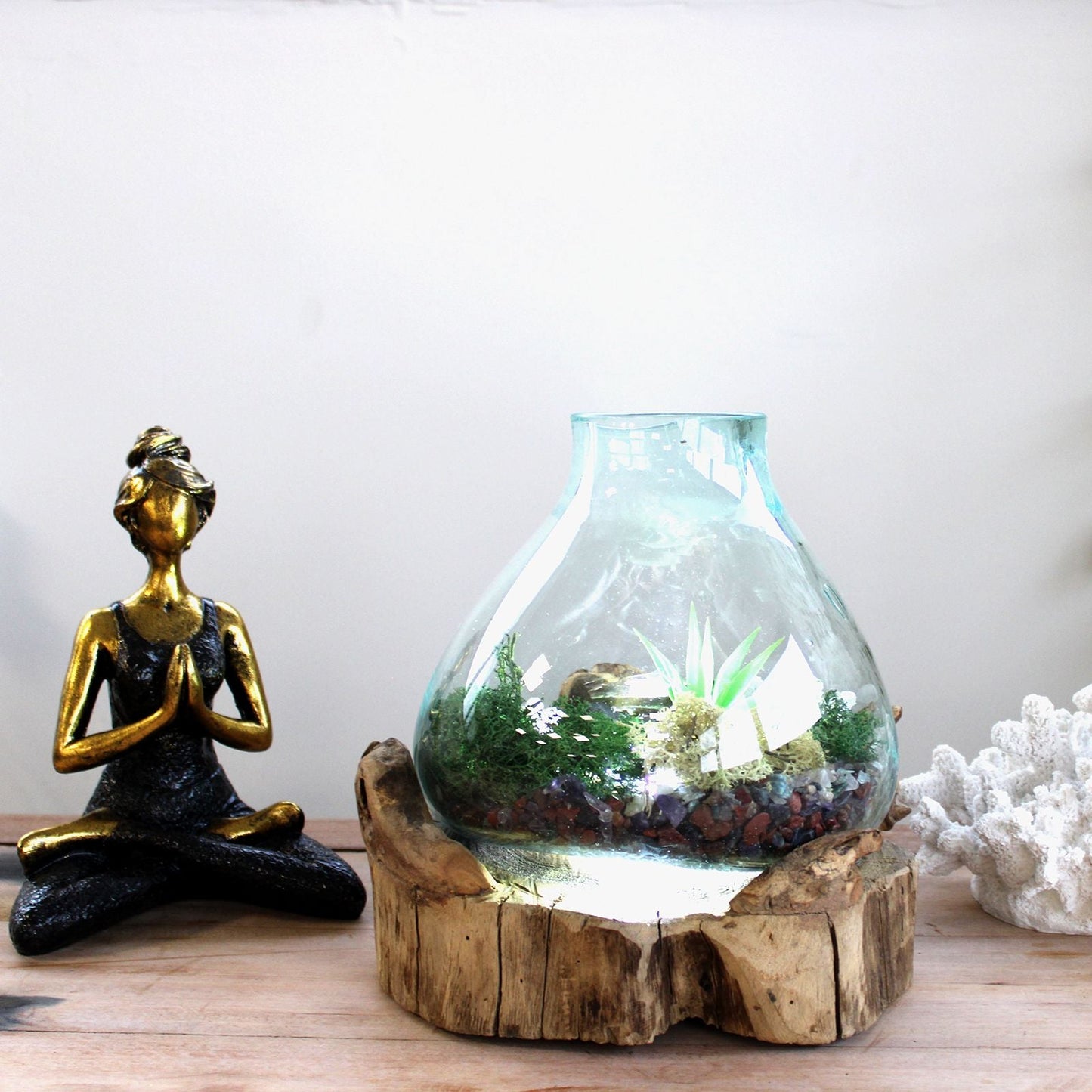Recycelte Molten-Glass-Fischschale – 32CM handgeblasene Schale aus recyceltem Glas auf Gamalholz-Basis mit Terrariumsteinen und Luftpflanze