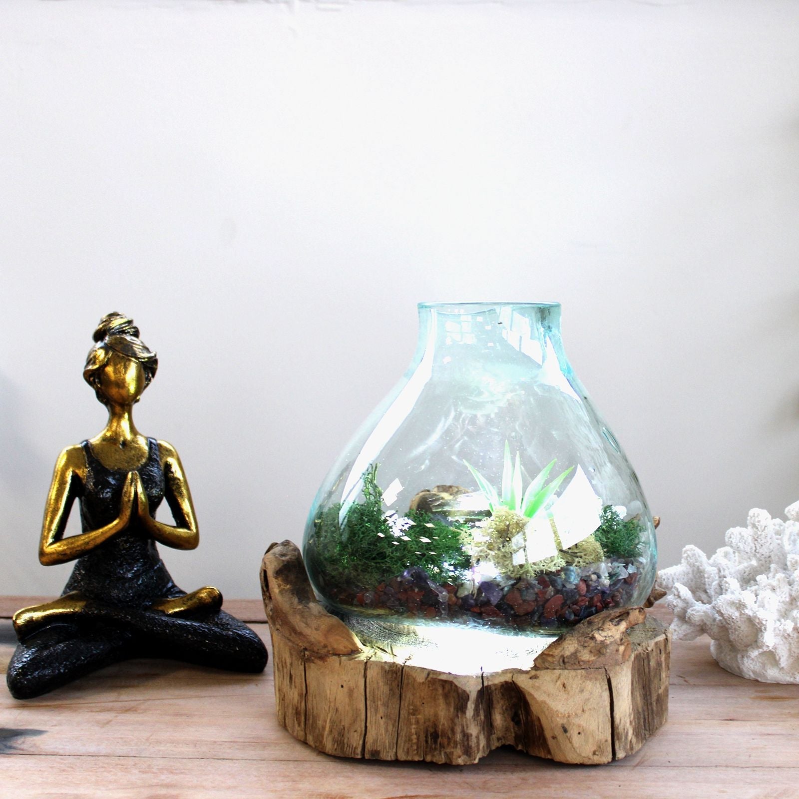 Recycelte Molten-Glass-Fischschale – 32CM handgeblasene Schale aus recyceltem Glas auf Gamalholz-Basis mit Terrariumsteinen und Luftpflanze