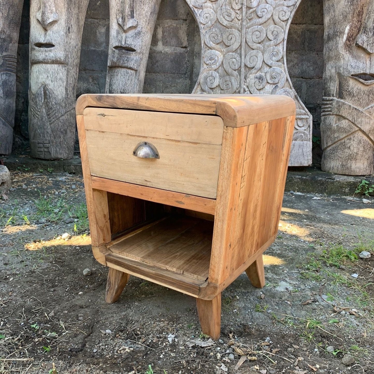 Recycled Teak Bedside Table – 45x37x57 CM, mesa de noche de madera de teca reciclada con cajón y estante abierto