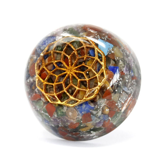 Alt Tag: Resin Gemstone Orgonite Dome – Multi Stone 6.5CM, cúpula de resina con gemas multicolor y detalle metálico dorado, 6.5 cm