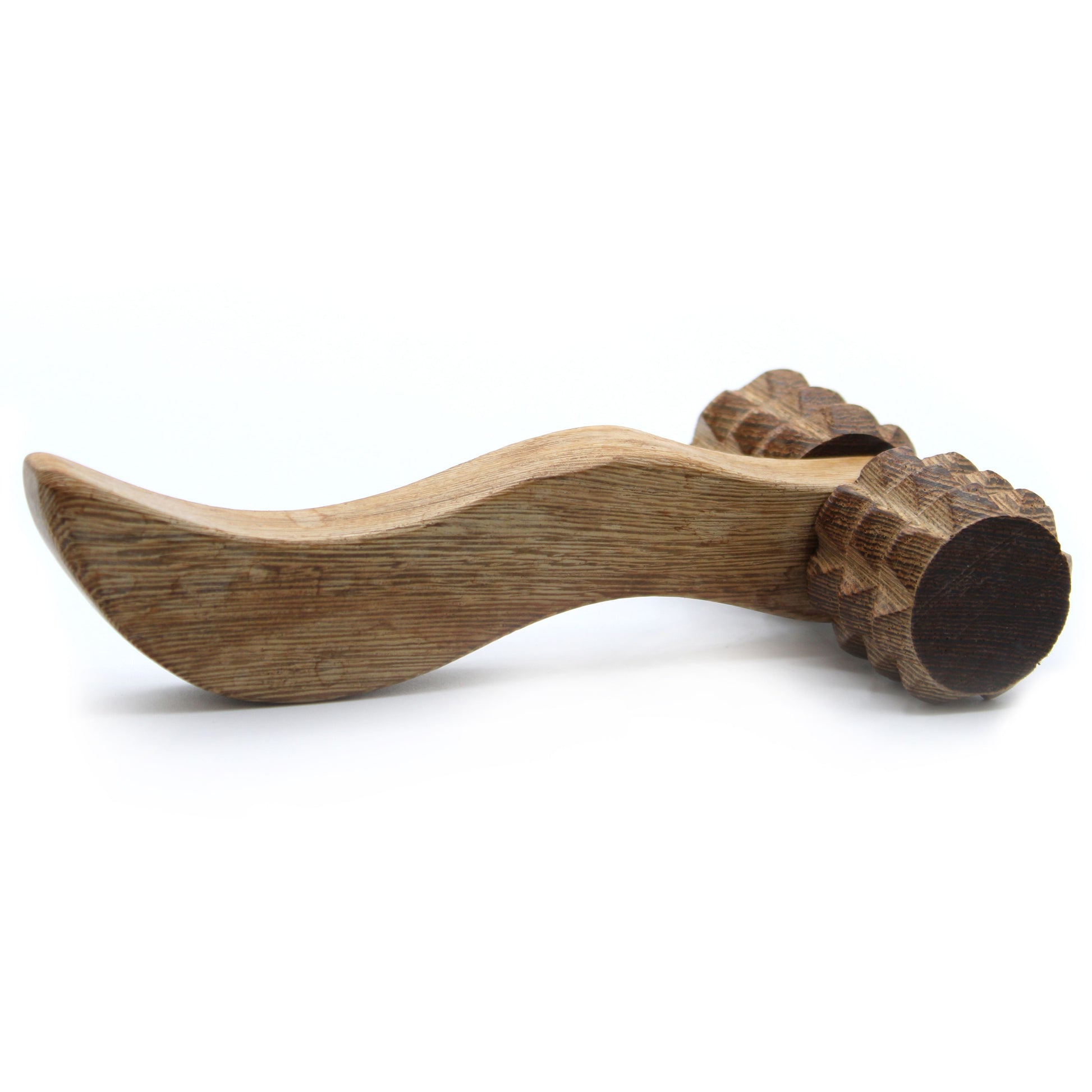 Alt Tag: Massage Tool – Ribbed Hand Roller de madera sostenible, masajeador ergonómico con rodillos acanalados para uso en espalda, hombros, brazos y piernas