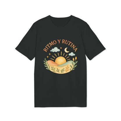 Alt Tag: Ritmo Rutina Organica Premium Unisex T-Shirt camiseta unisex negra con diseño de sol, luna, nubes y texto “RITMO Y RUTINA”