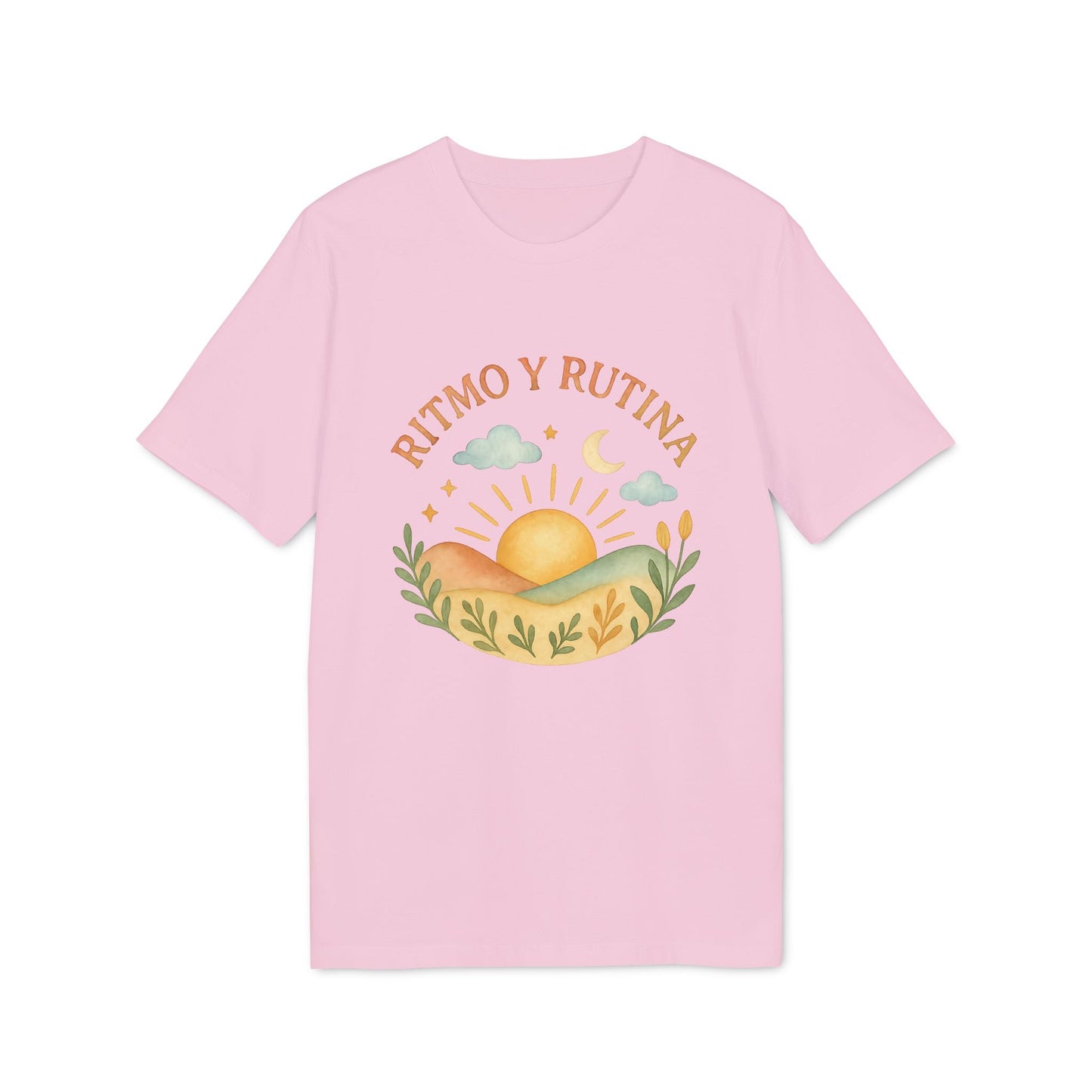 Alt Tag: Ritmo Rutina Organica Premium Unisex T-Shirt camiseta unisex rosa con gráfico de sol naciente, nubes y paisaje, texto "Ritmo y Rutina"
