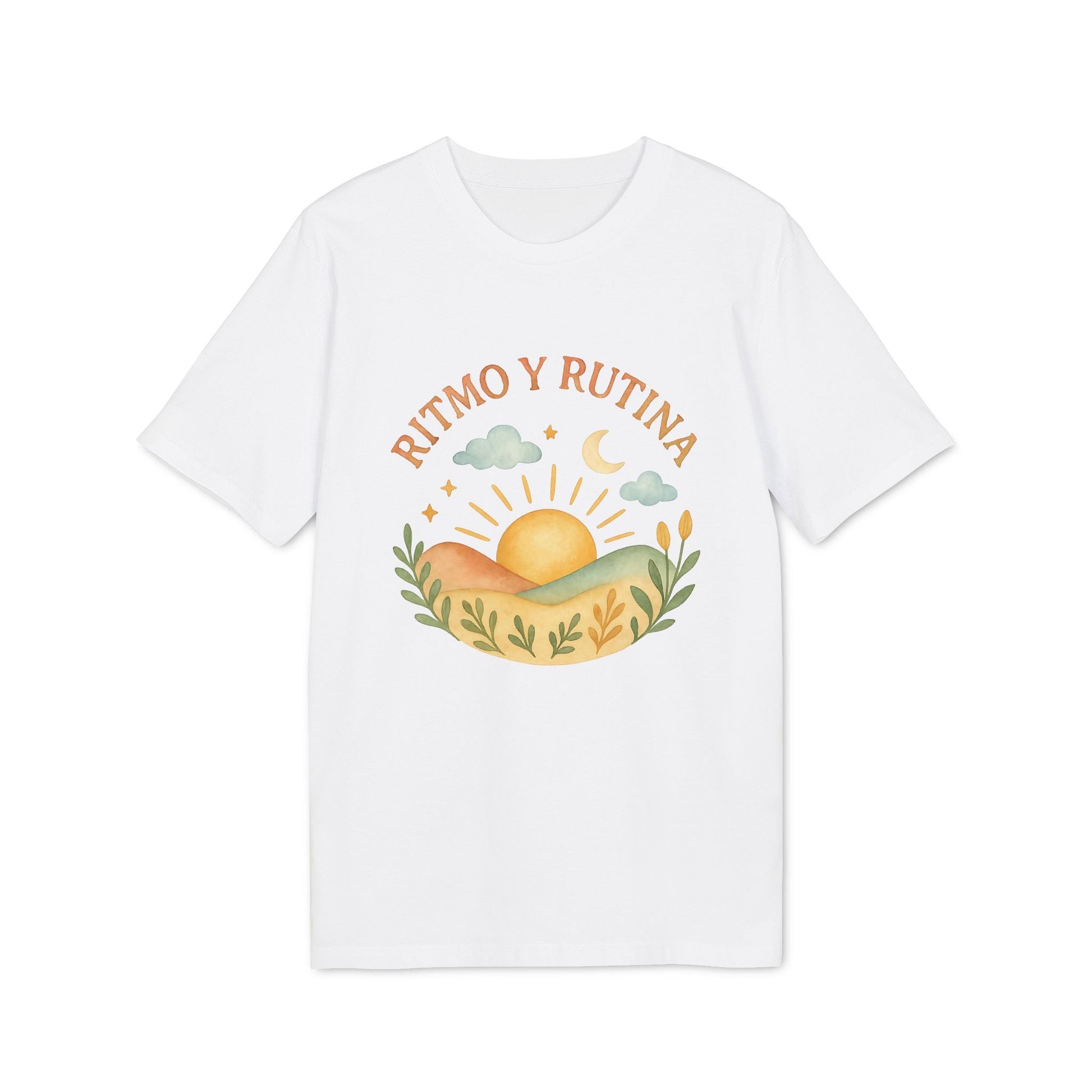 Alt Tag: Ritmo Rutina Organica Premium Unisex T-Shirt blanca con ilustración de amanecer, nubes y plantas y texto “RITMO Y RUTINA”