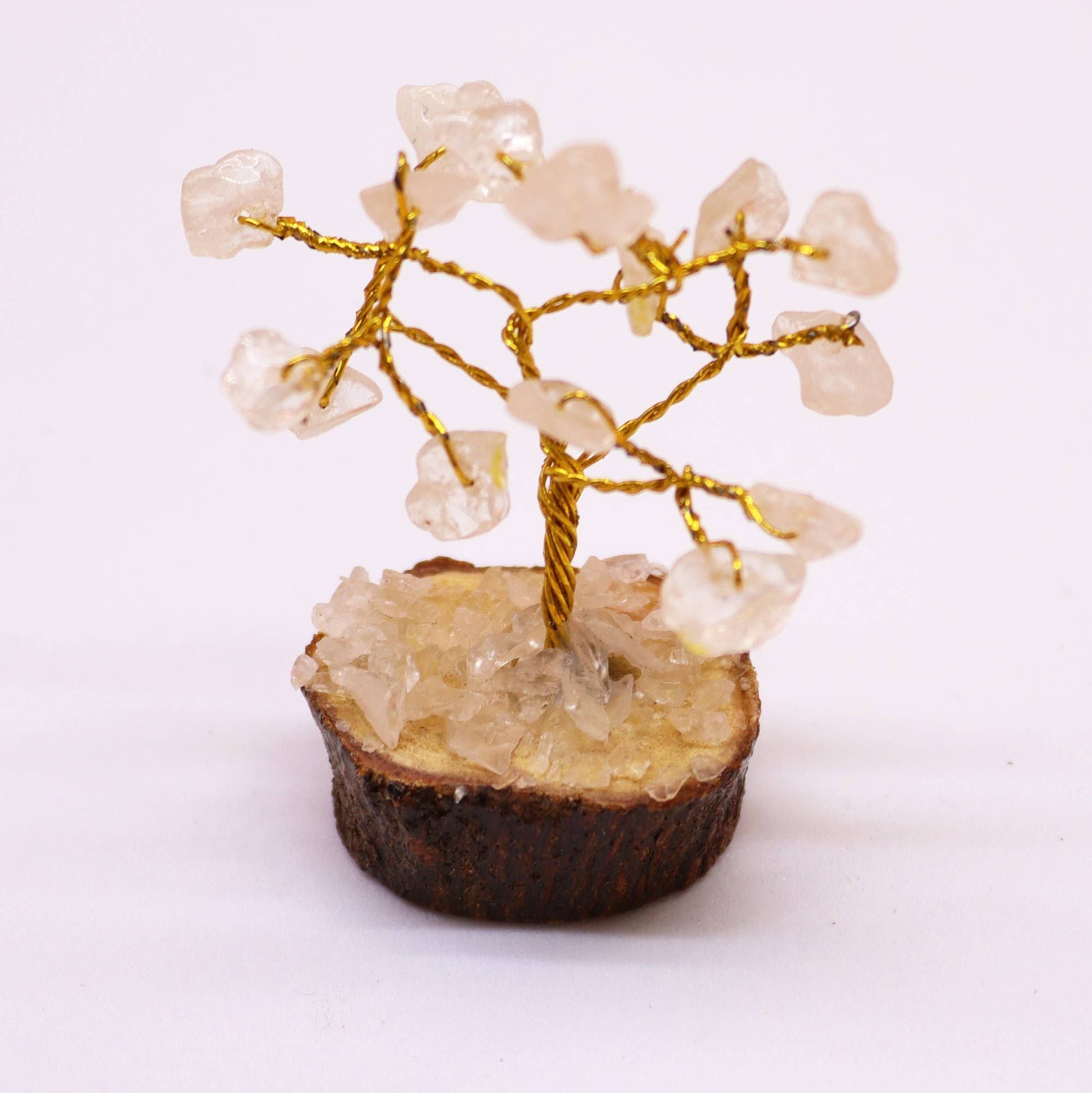 Alt Tag: Rock Quartz Gemstone Tree – 6CM mini árbol de cuarzo roca con 15 gemas en ramas doradas y base de madera