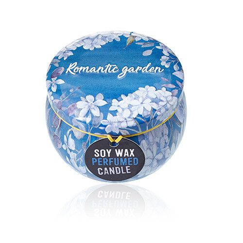 Alt Tag: Romantic Garden Soy Wax Candle – 6.5x5 CM en lata decorada azul con flores, vela perfumada de cera de soja