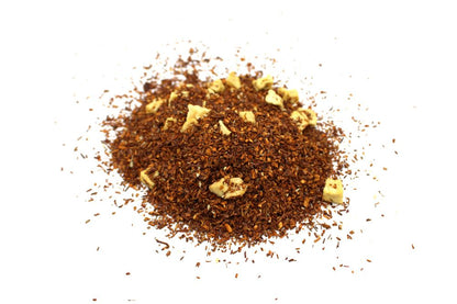 Rooibos Apple Cinnamon – Artisan Tea Blend 1KG té rooibos a granel con trozos de manzana y canela, mezcla artesanal sobre fondo blanco
