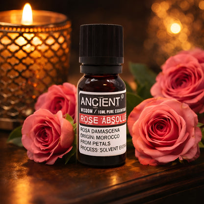 Alt Tag: Eterisk olja av Rosa centifolia – 10 ML flaska med rosa rosor på bord, absolut rosenbladsolja från marockansk ros 10ml