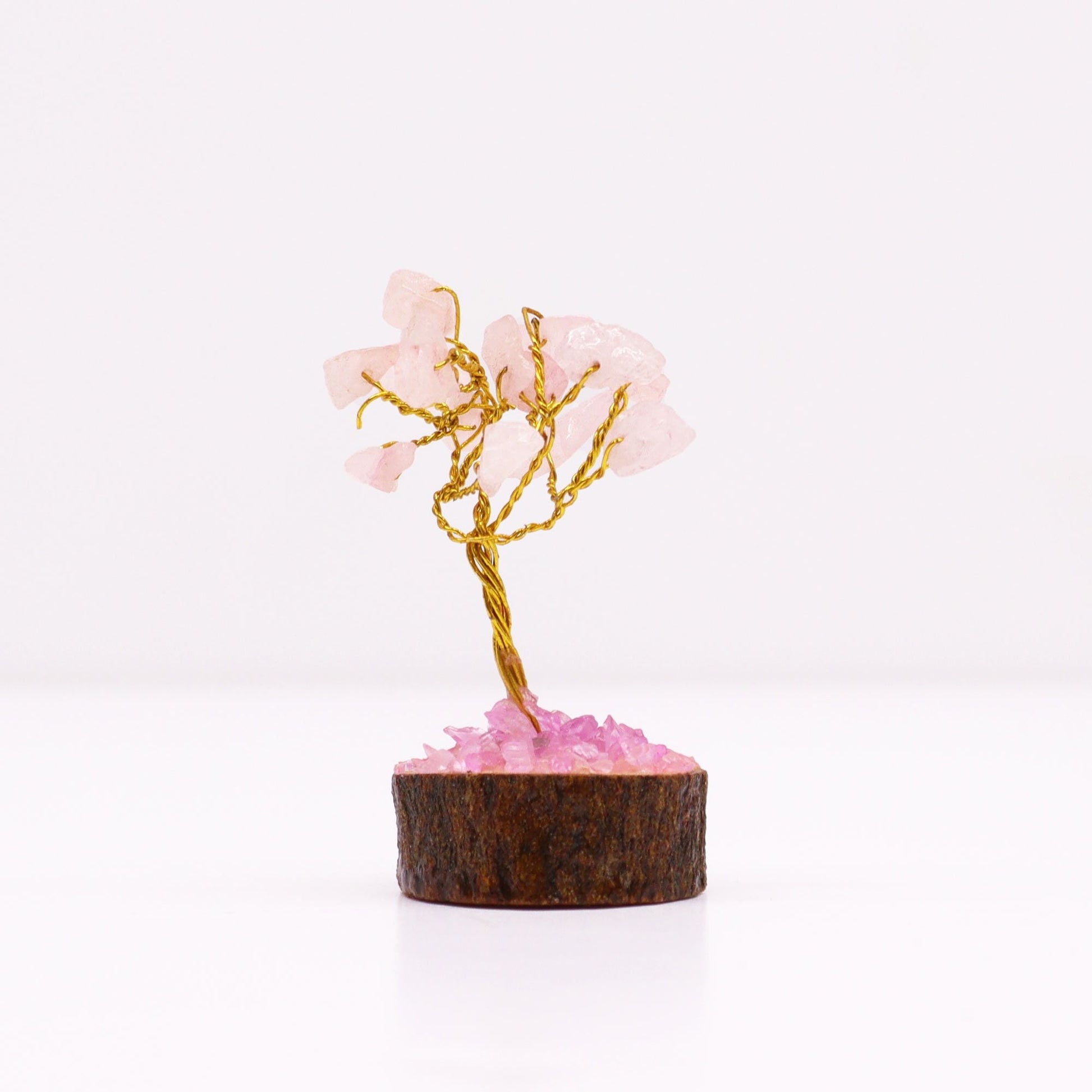 Rose Quartz Gemstone Tree – Mini 6CM, 15 Stones con piedras de cuarzo rosa y ramas de alambre dorado sobre base de madera