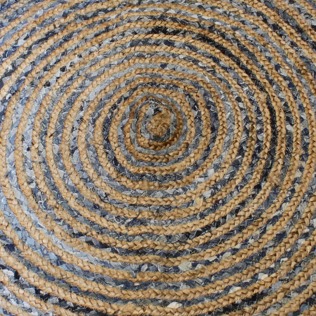 Rund matta i jute och återvunnen denim – 150 CM handvävd rund matta i naturlig jute och återvunnen blå denim, flätad spiraltextur
