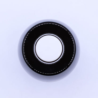 Salt Stone Aroma-Diffusor mit Flammeneffekt – Weiß – USB – Farbwechsel & Timer Draufsicht, rundes Design mit weiß-schwarzem Finish
