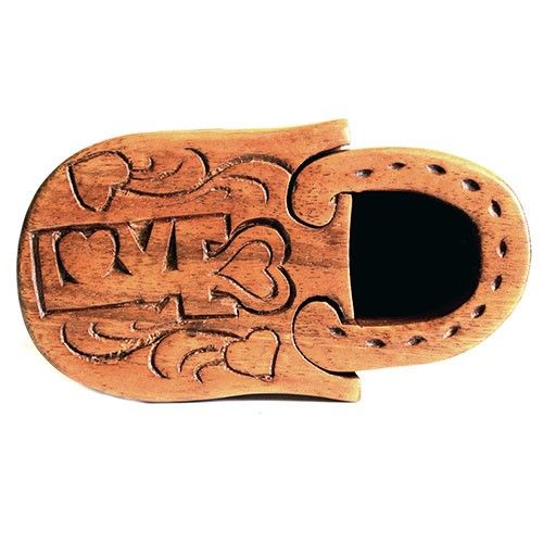 Alt-Tag: Saman-Holz Puzzle-Geschenkbox – Love Lock handgeschnitzte Saman-Holz-Puzzlebox mit Herz- und Schlüsselmotiv, magische Bali-Geschenkbox