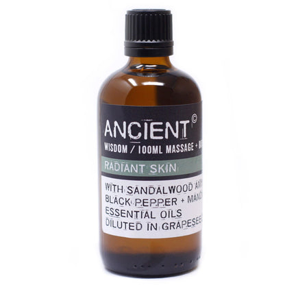 Alt Tag: Sandalwood Glow Massage Oil – 100ML i en bärnstensfärgad flaska med svart kork, aromatisk massageolja för strålande hud 100 ml