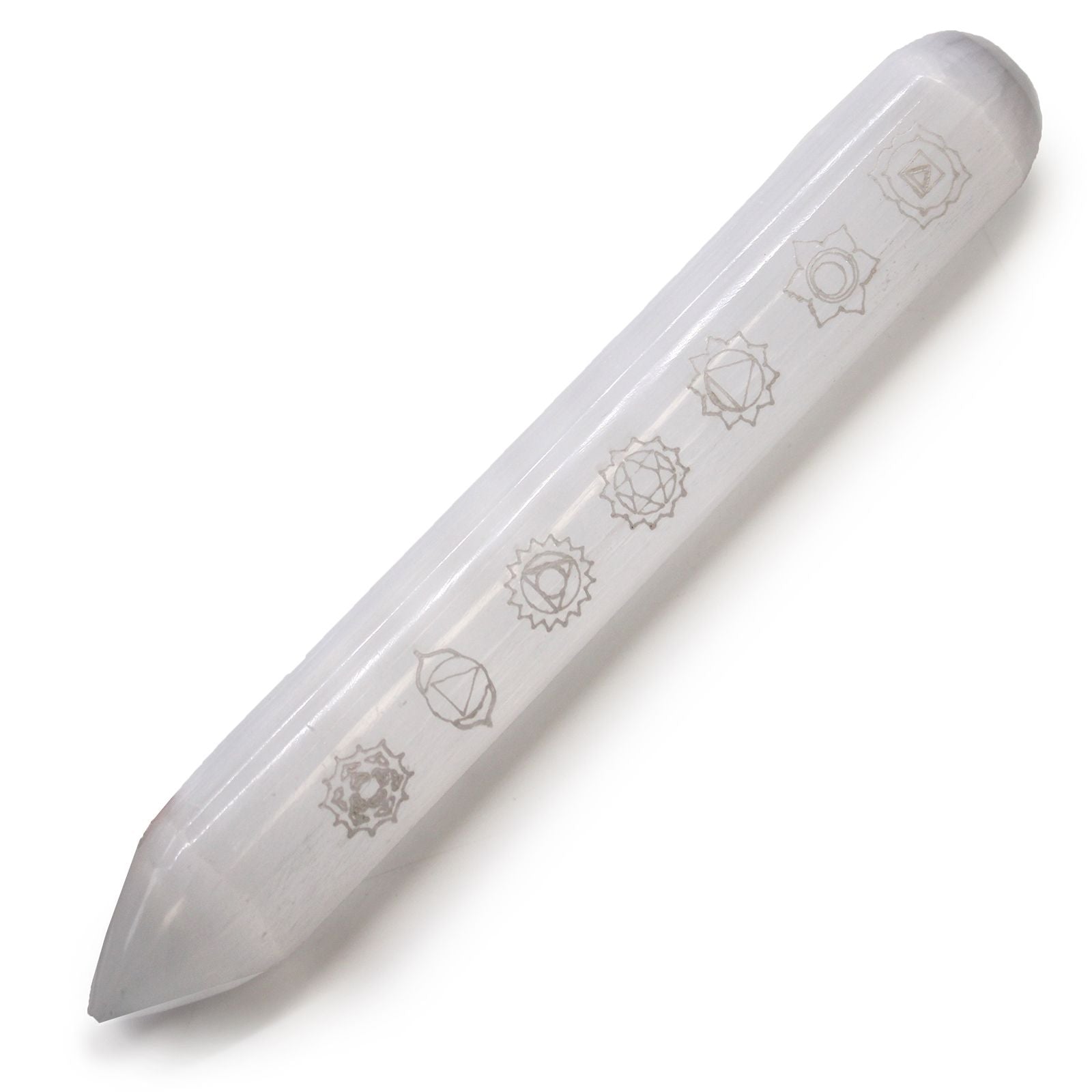 Alt Tag: Selenite Energy Wand – 14–16CM Chakra Point, varita de selenita blanca con punta y símbolos de chakras grabados
