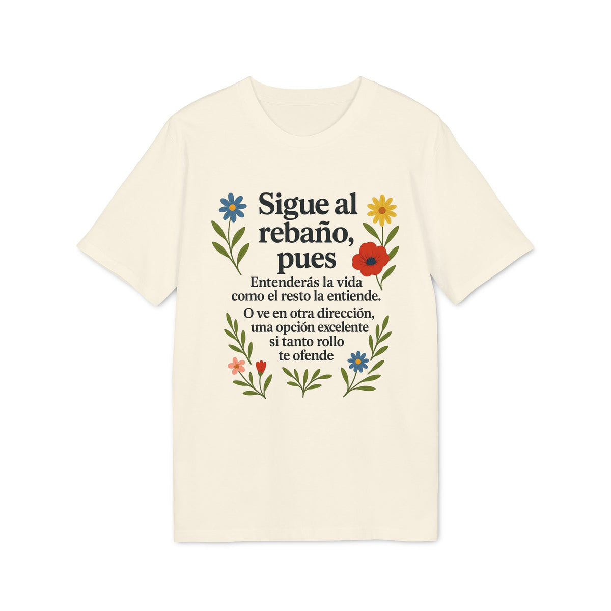 Alt Tag: Sigue el Rebaño Pues Sustainable Unisex Tee en color crema con frase “Sigue al rebaño, pues” y flores alrededor