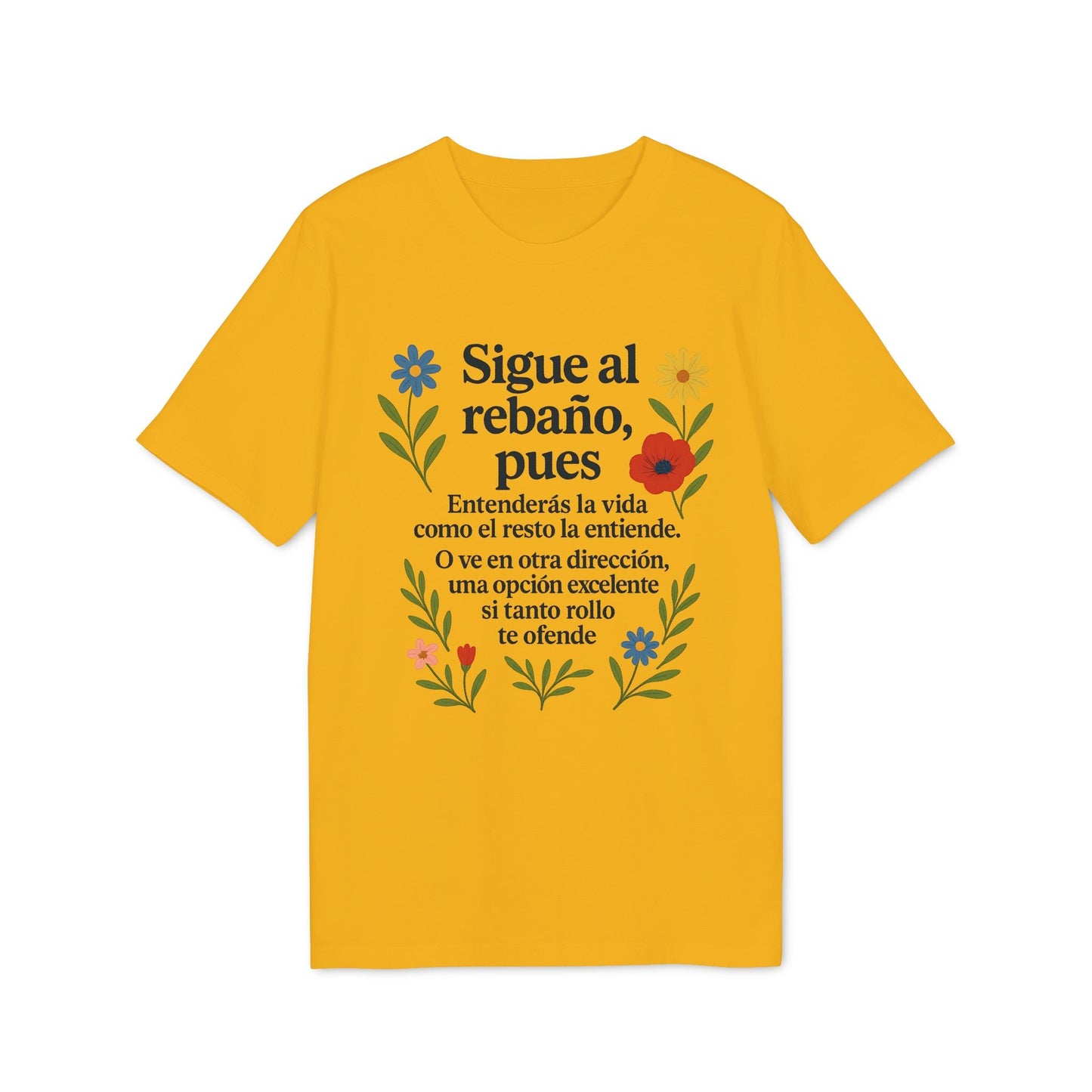 Alt Tag: Sigue el Rebaño Pues Sustainable Unisex Tee camiseta amarilla con frase “Sigue al rebaño, pues” y diseño floral estampado