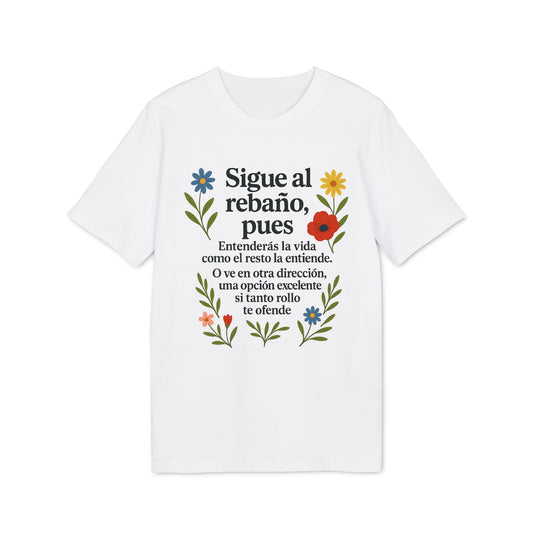 Alt Tag: Sigue el Rebaño Pues Sustainable Unisex Tee blanca con texto “Sigue al rebaño, pues” y flores de colores estampadas