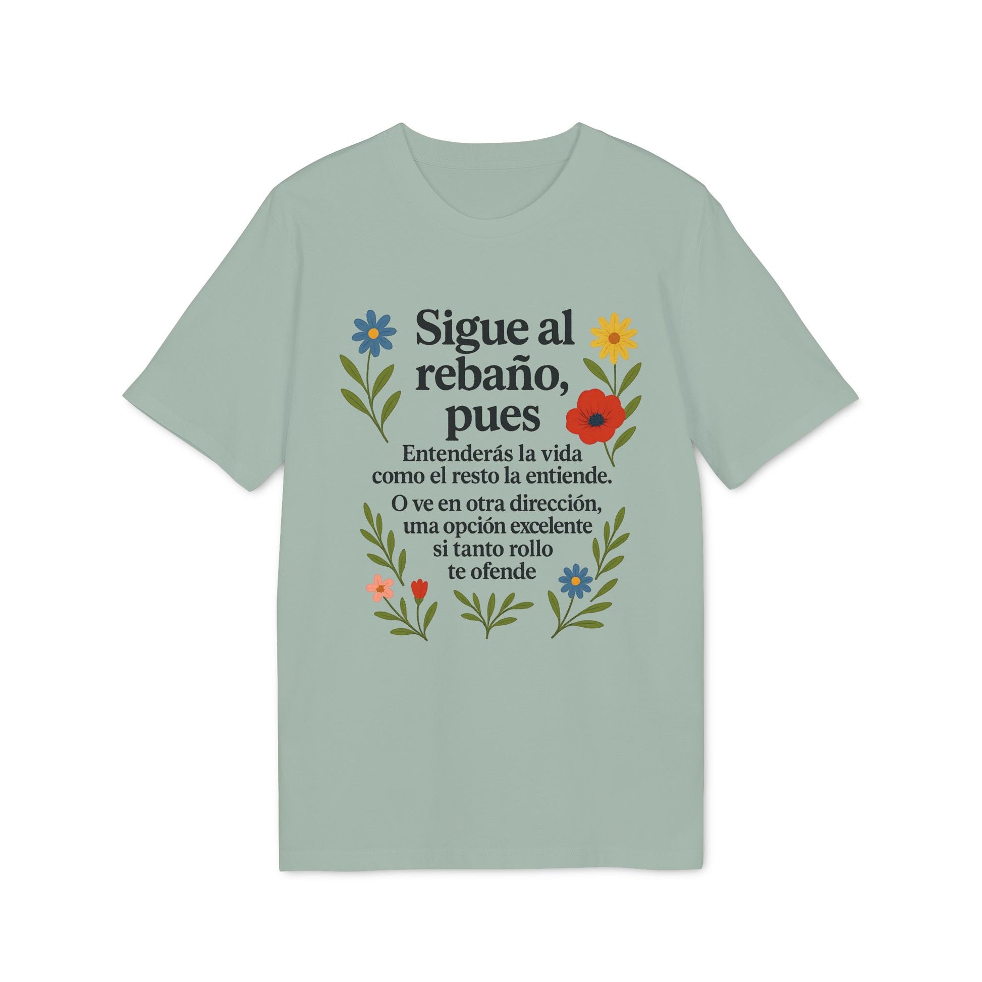 Alt Tag: Sigue el Rebaño Pues Sustainable Unisex Tee verde salvia con frase “Sigue al rebaño, pues” y flores de colores