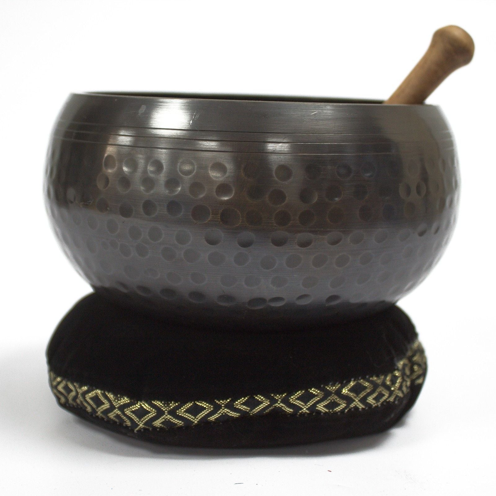 Singing Bowl Velvet Cushion – 16 CM i svart sammet med guldfärgad kant, stöd för metallisk tibetansk klangskål och klubba