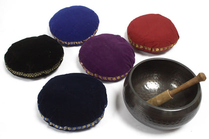 Velvetkudde för tibetansk klangskål – set med 16 CM velvetkudde i blandade färger, tibetansk klangskål och träklubba