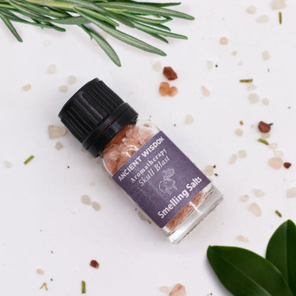 Alt Tag: Skull Blast Aromaaroma Salts – 6.2x2.4 CM frasco de smelling salts con sal rosada y etiqueta Skull Blast, sobre fondo blanco