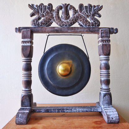 Small Harmonizing Gong in Stand – 25 CM – Black, black gong with gold center hanging in carved wooden stand
