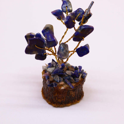 Sodalite Gemstone Tree – 15 Stones Miniature, blue sodalite chipstone bonsai on wooden base with wire branches, 6 cm decor