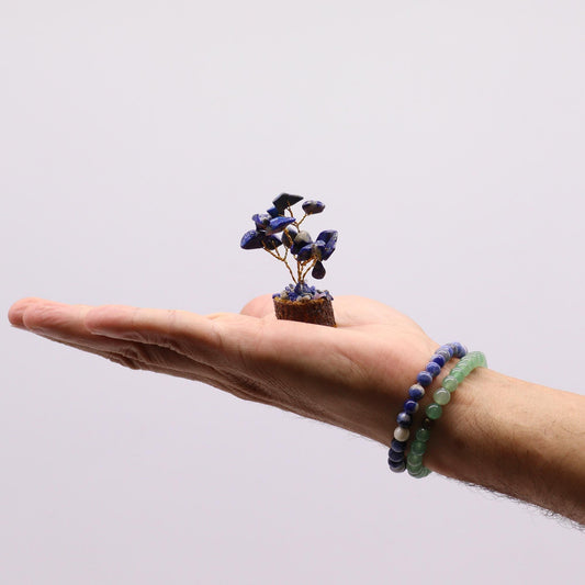 Sodalite Gemstone Tree – 15 Stones Miniature en mano, árbol de piedras sodalita con base de madera, tamaño mini para decoración