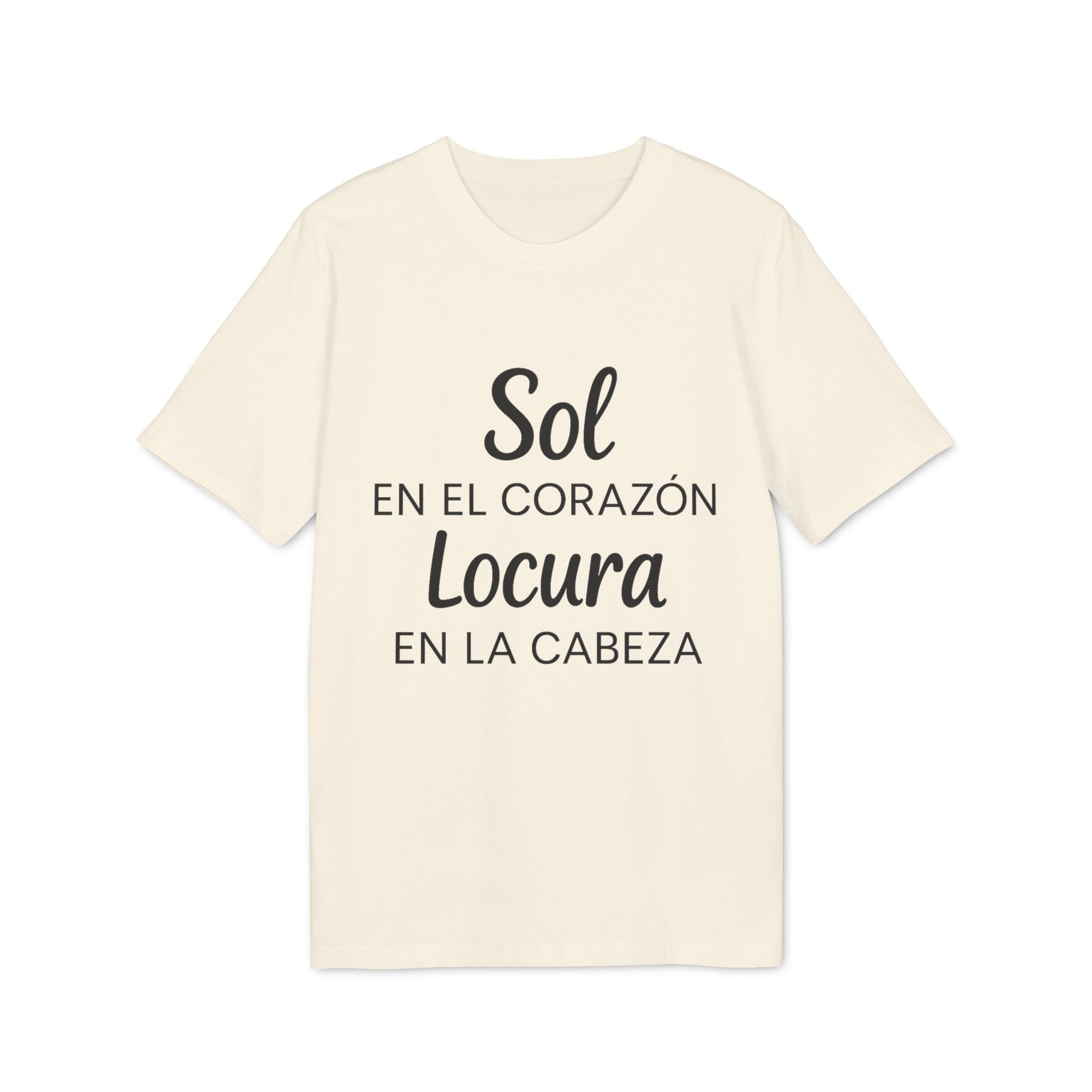 Sol Locura 100% Organic Cotton T-Shirt crema con cuello redondo y texto “Sol en el corazón, locura en la cabeza”