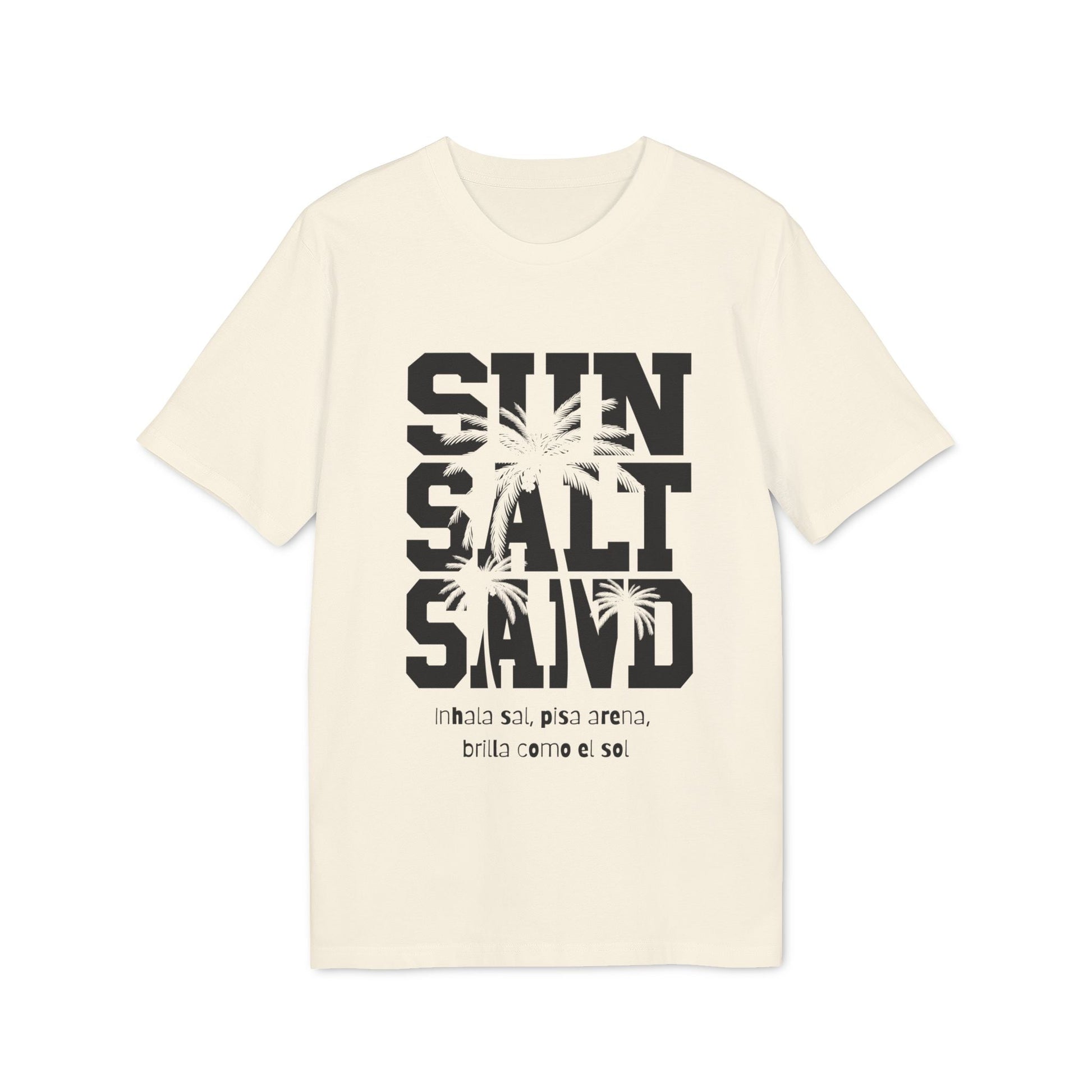 Alt-Tag: Sol Sal Arena T-Shirt aus 100% Bio-Baumwolle, Farbe Arena, mit Grafik „SUN SALT SAND“ und Palmen, Vorderansicht