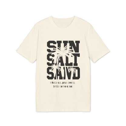 Alt-Tag: Sol Sal Arena T-Shirt aus 100% Bio-Baumwolle, Farbe Arena, mit Grafik „SUN SALT SAND“ und Palmen, Vorderansicht