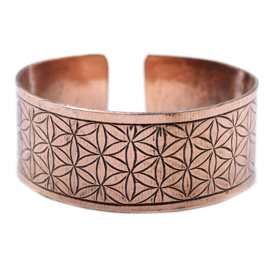 Alt-Tag: Tibetisches Mantra-Armband aus massivem Kupfer – offenes Cuff-Armband aus massivem Kupfer mit graviertem „Flower of Life“-Muster